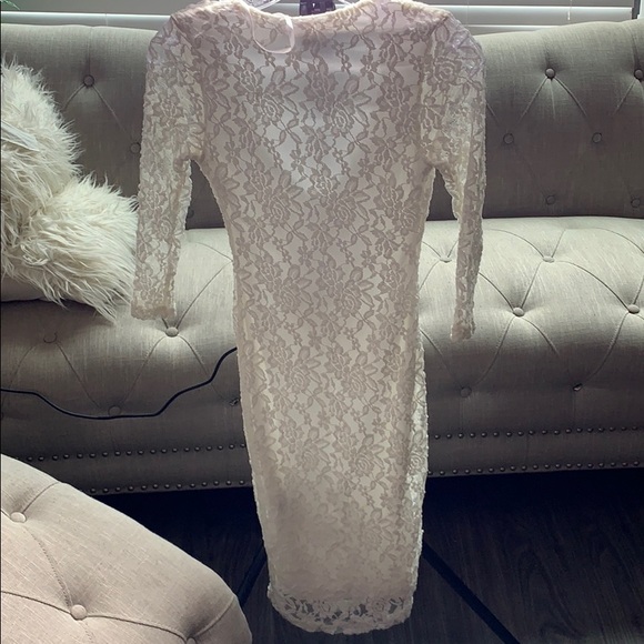 Lace dress - Picture 2 of 2